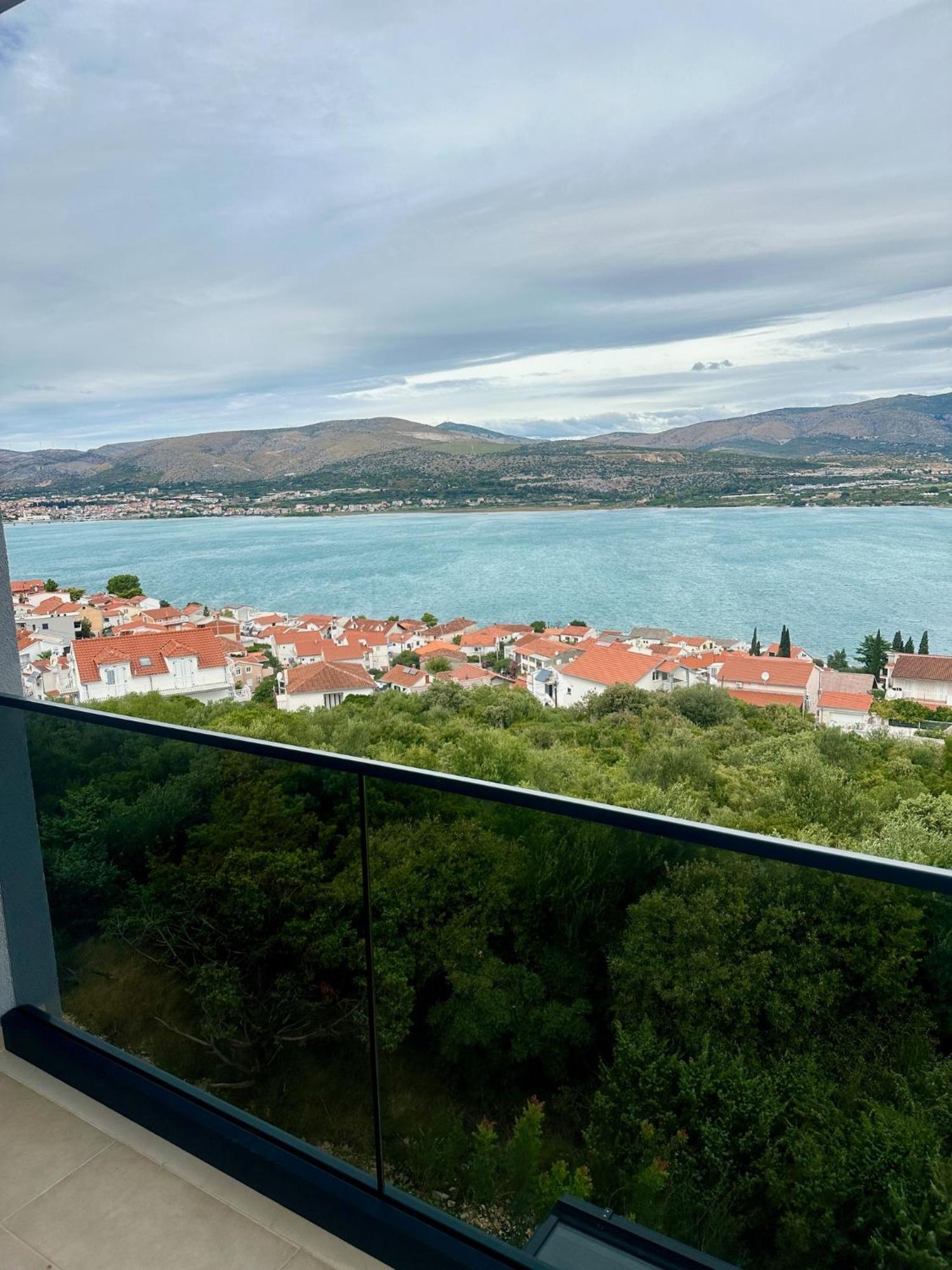 Padre Dante Free Parking * Trogir