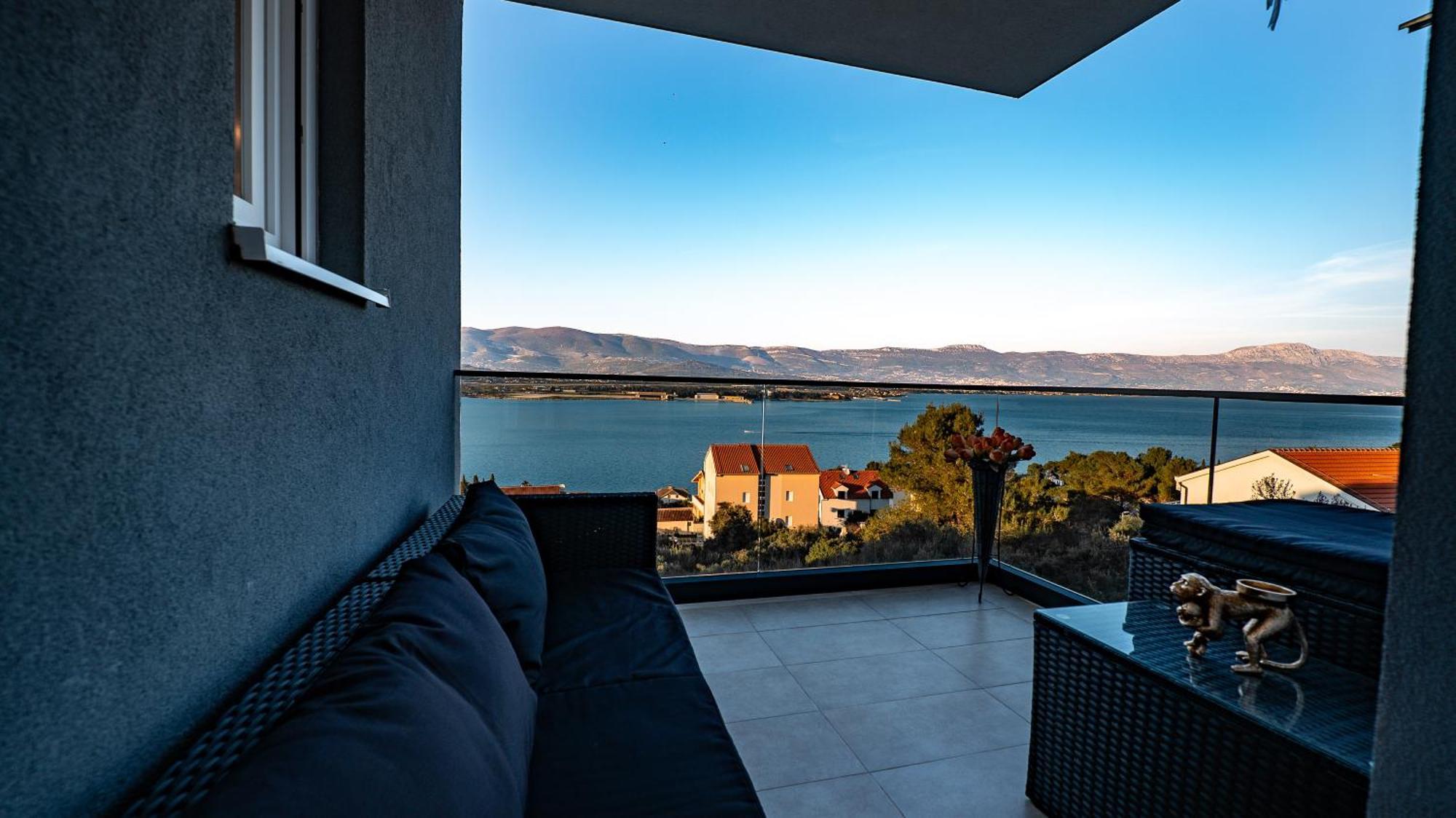 Padre Dante Free Parking * Trogir